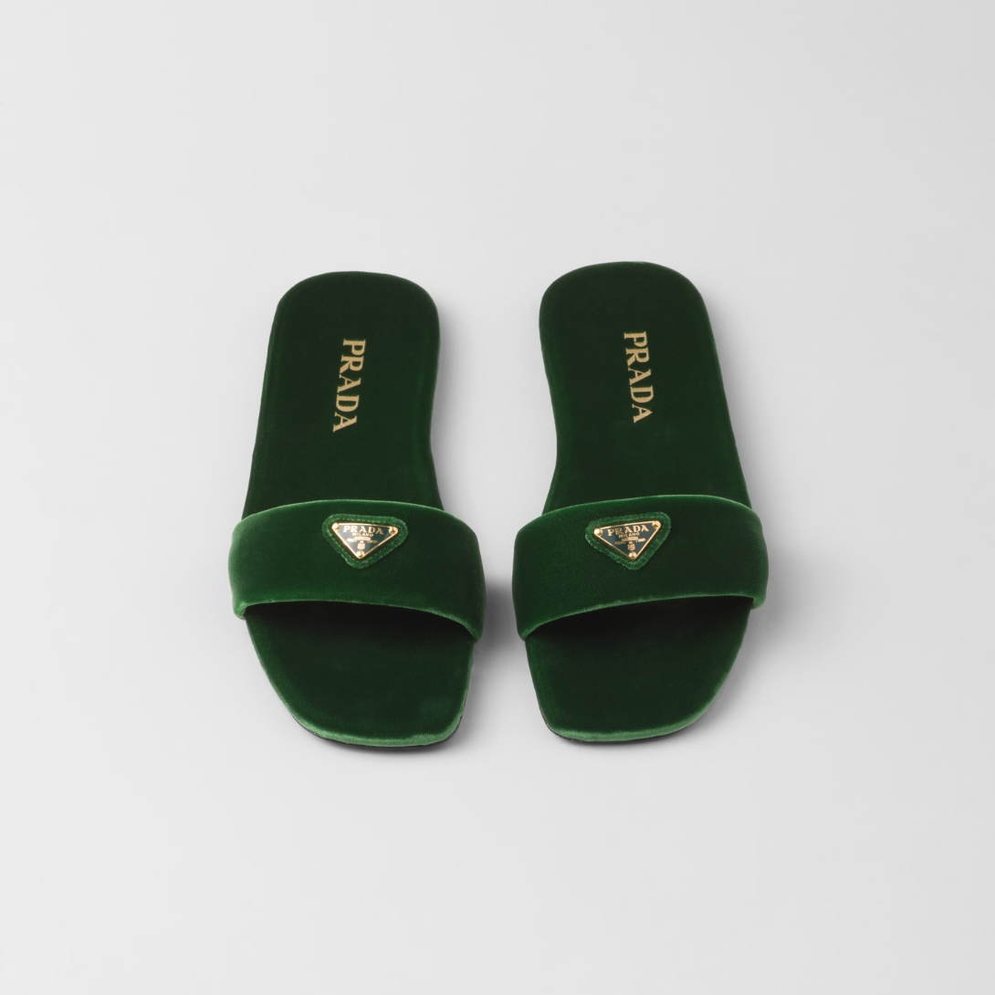 Flat velvet slides