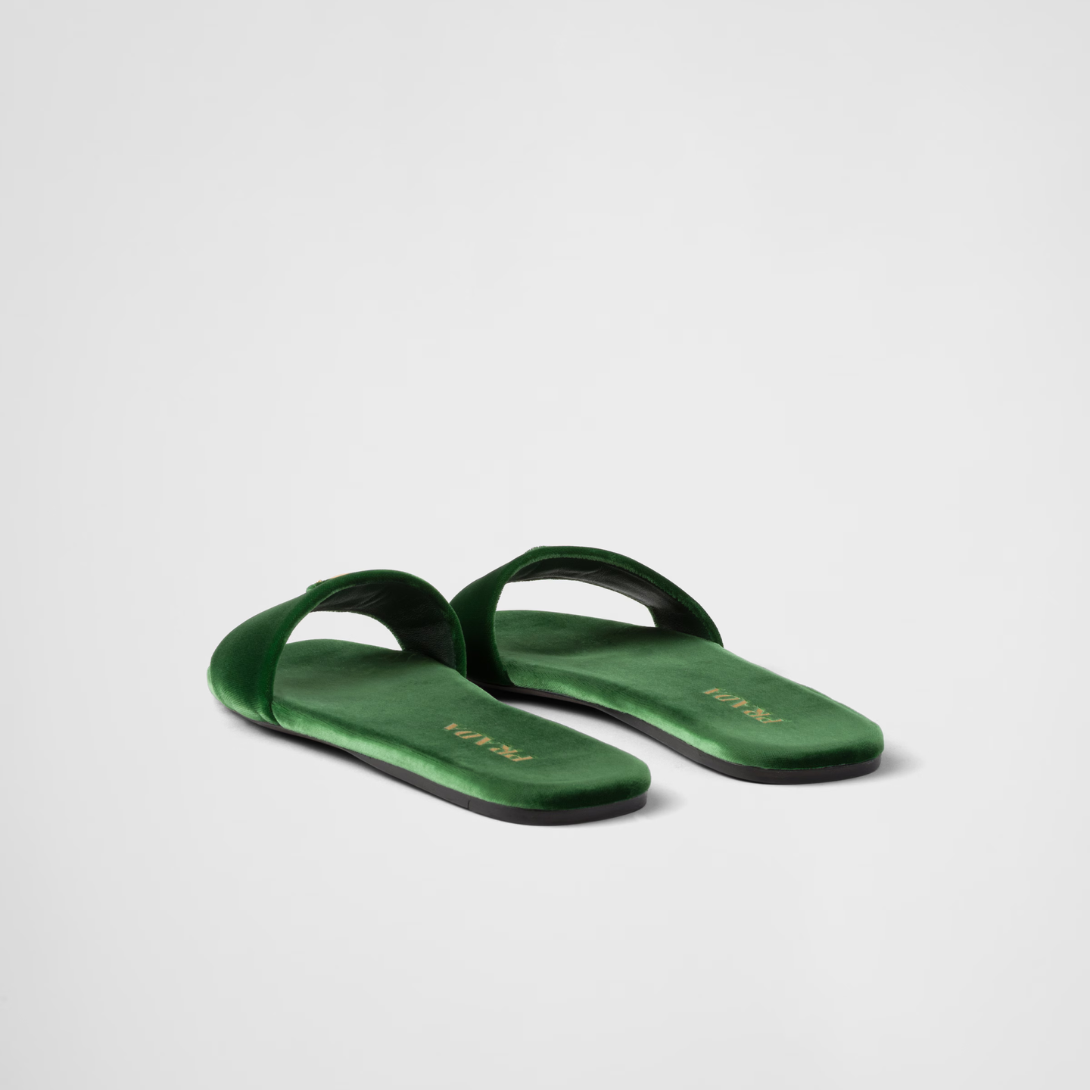 Flat velvet slides