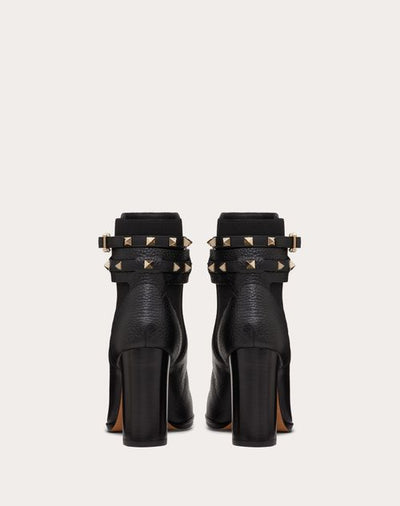 ROCKSTUD GRAINY CALFSKIN ANKLE BOOT 90 MM