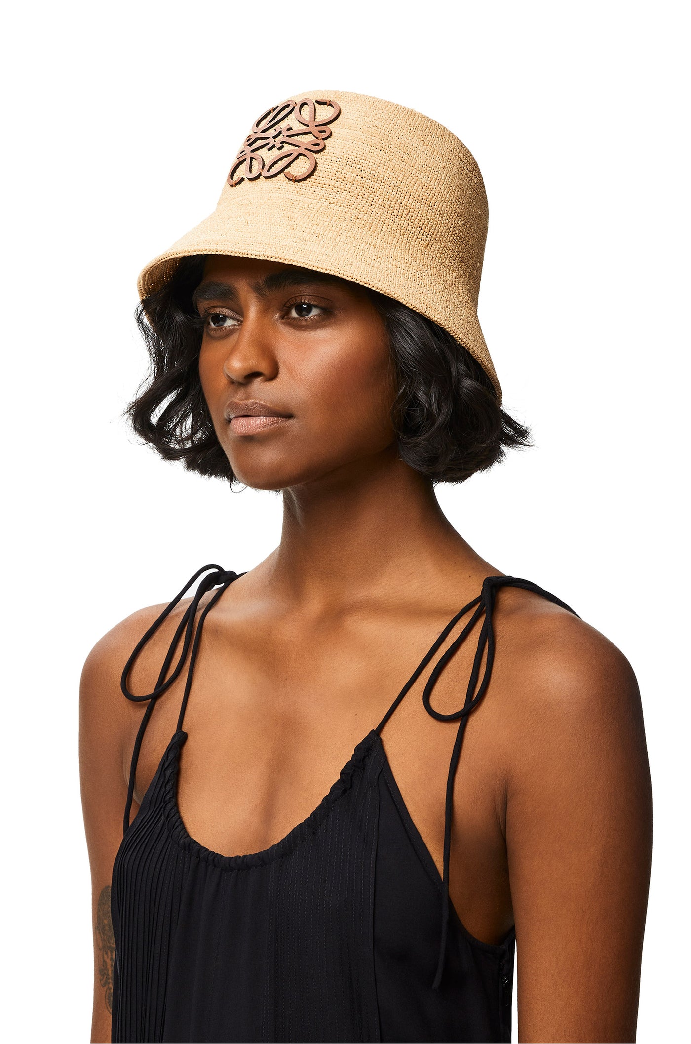 Bucket hat in raffia and calfskin