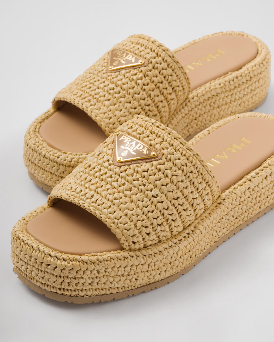 Crochet flatform slides